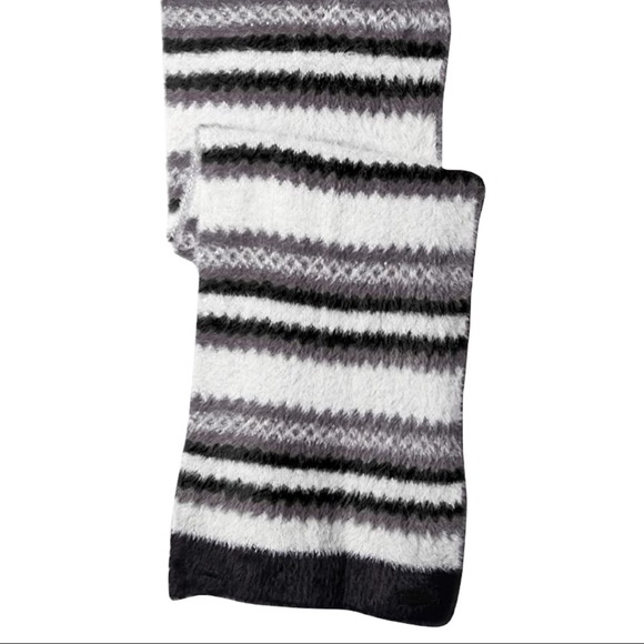 NWT STEVE MADDEN Brushed Knit Chevron Scarf - Picture 2 of 3